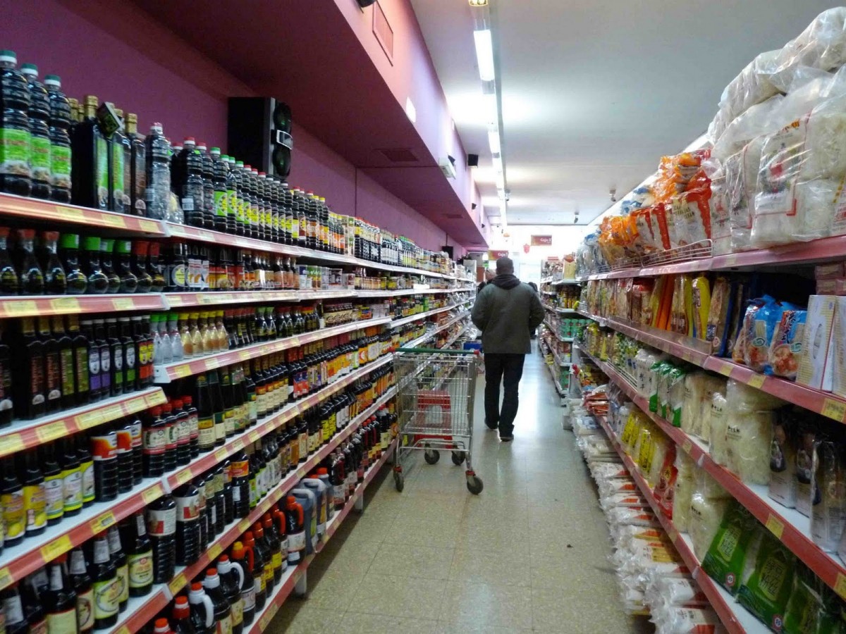 Continúan construyendo supermercados chinos sin respetar la Ordenanza de Zonificación